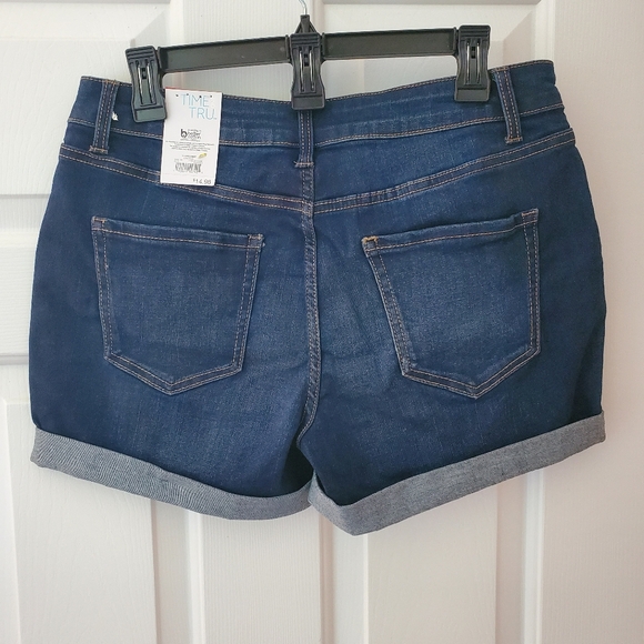 Time And Tru Size 10 Dark Wash Cuffed Denim Shorts New - Picture 2 of 6